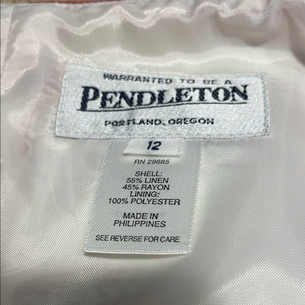 Pendleton White and Red toile sleeveless blouse with Lining - Picture 2 of 6
